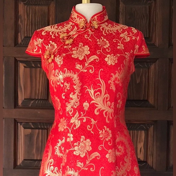 **Handcrafted A-Line Qipao for Sale – Perfect Fit, Premium Fabric!** - Picture 3 of 4